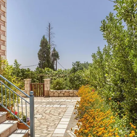 Anna's - Private Pool & Playground Villa