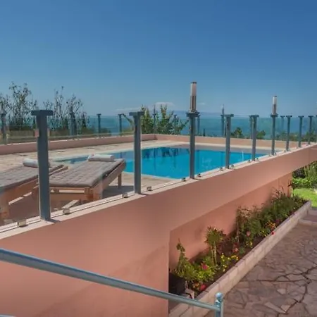 Anna's - Private Pool & Playground